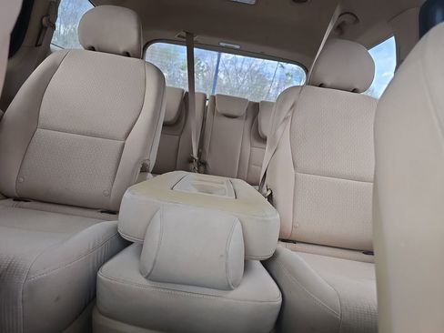 Used 2017 Kia Sedona LX image 12