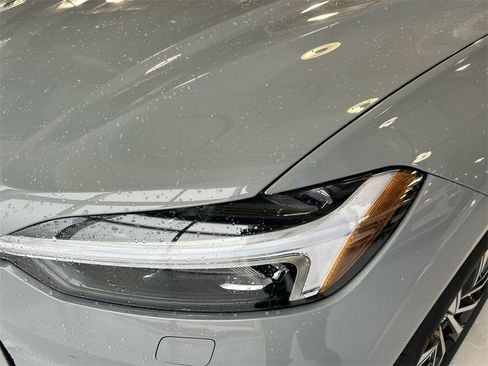 Certified 2025 Volvo XC60 B5 Plus image 6