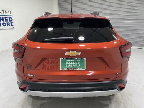 Used 2024 Chevrolet Trax LT w/ LT Convenience Package image 7