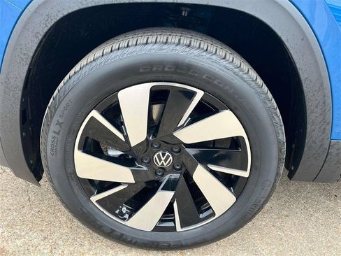 Used 2025 Volkswagen Atlas Cross Sport SE FWD image 7