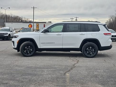 New 2026 Jeep Grand Cherokee L Laredo image 4