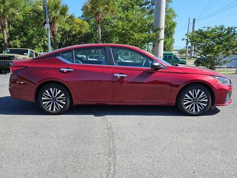 Used 2025 Nissan Altima 2.5 SV FWD image 6