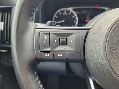 Certified 2025 Nissan Pathfinder SV FWD image 25