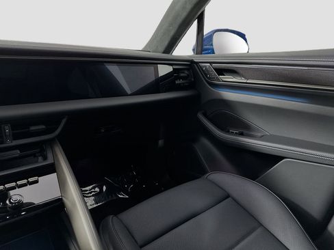 New 2026 Porsche Macan Turbo Electric AWD/4WD image 26
