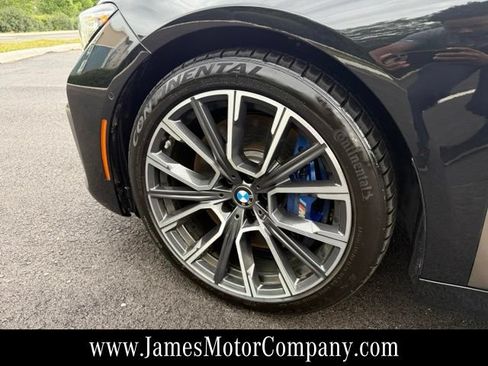 Used 2022 BMW M760i xDrive w/ Luxury Rear Seating Package AWD/4WD image 9