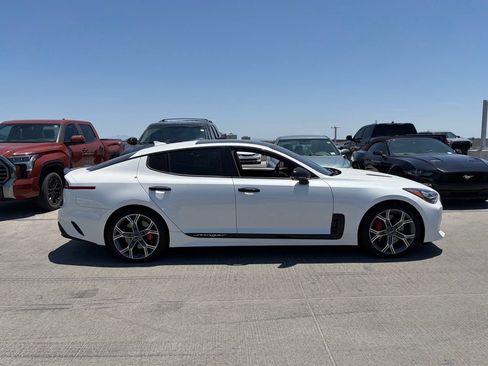 Used 2018 Kia Stinger GT2 RWD image 3