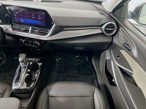 Used 2025 Chevrolet Trax ACTIV w/ Sunroof Package image 23