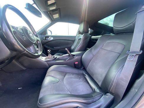 Used 2009 Nissan 370Z Touring RWD image 7