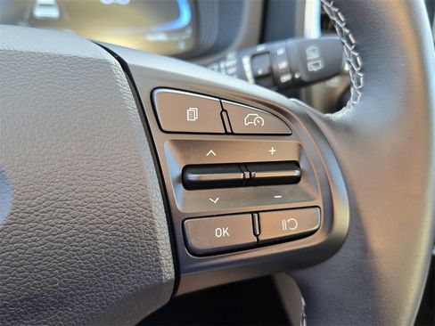 Certified 2025 Hyundai Venue SEL image 26