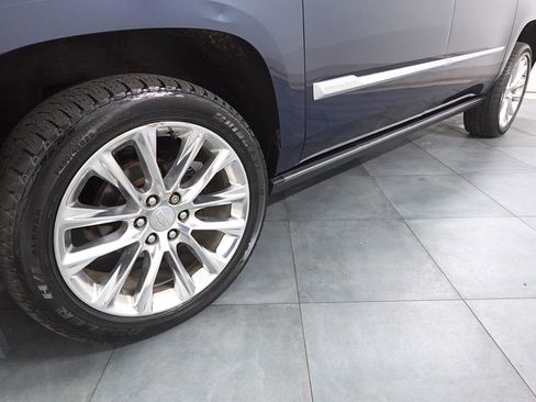 Used 2020 Cadillac Escalade ESV Premium Luxury image 32