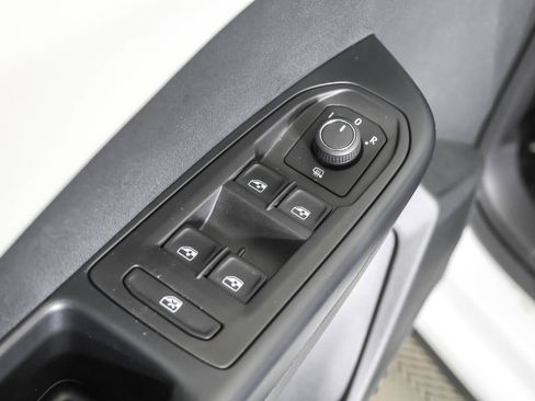 Used 2025 Volkswagen Taos S image 33