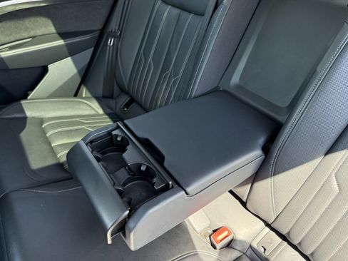 Used 2019 Audi e-tron Prestige w/ Prestige Package image 43