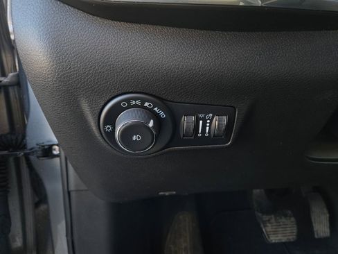 Used 2024 Jeep Compass Limited image 13