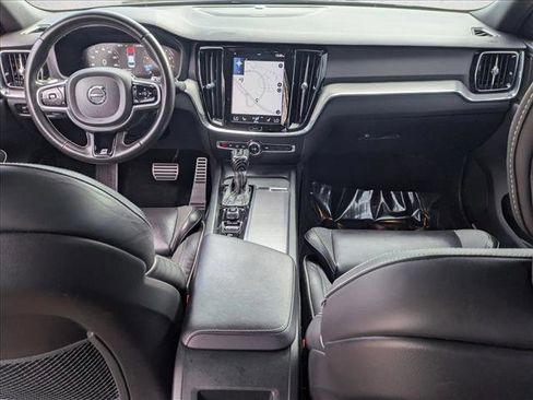 Used 2019 Volvo S60 T6 R-Design image 17
