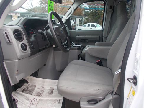 Used 2014 Ford E-250 and Econoline 250 w/ Power Group image 5