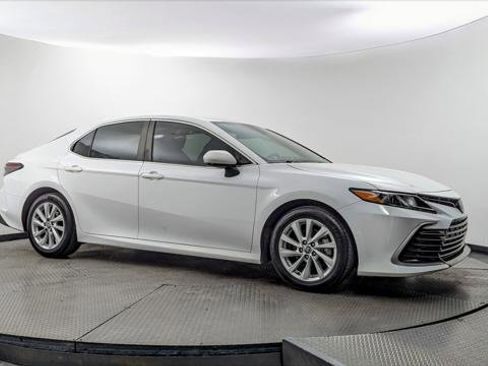 Used 2023 Toyota Camry LE image 11