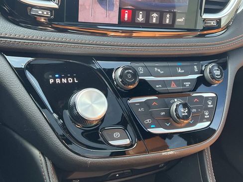 New 2026 Chrysler Pacifica Pinnacle image 18