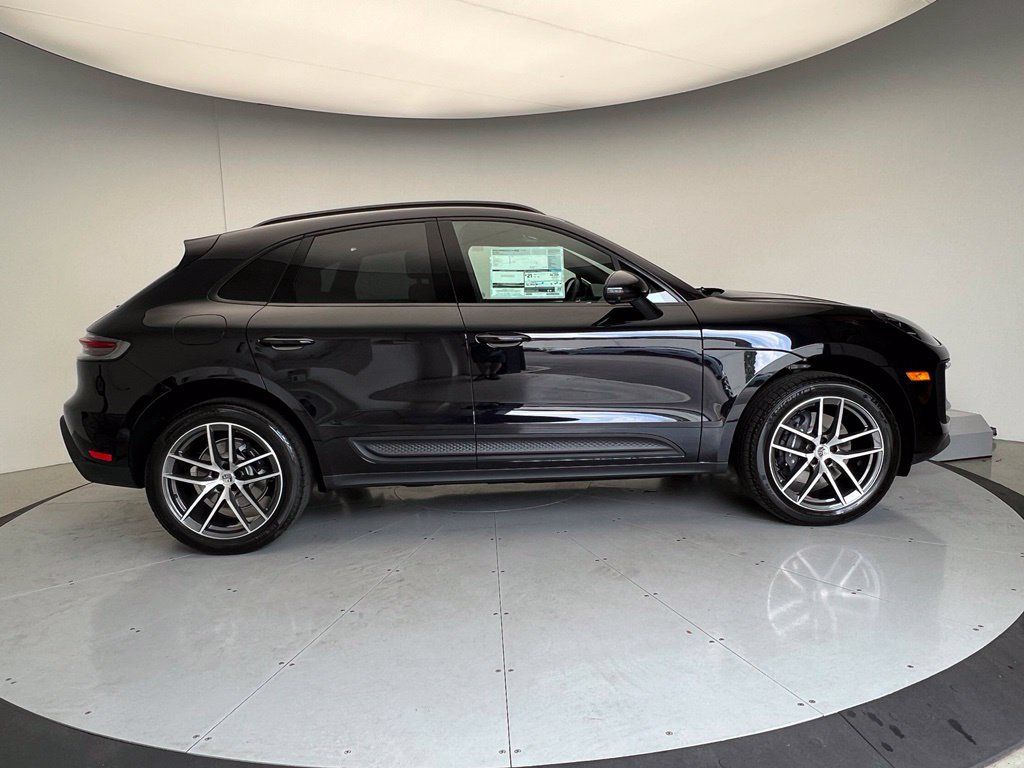 Used 2026 Porsche Macan AWD/4WD image 23