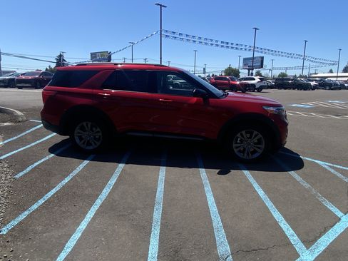Used 2023 Ford Explorer XLT w/ Equipment Group 202A AWD/4WD image 6
