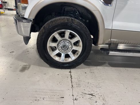 Used 2010 Ford F250 Lariat image 4