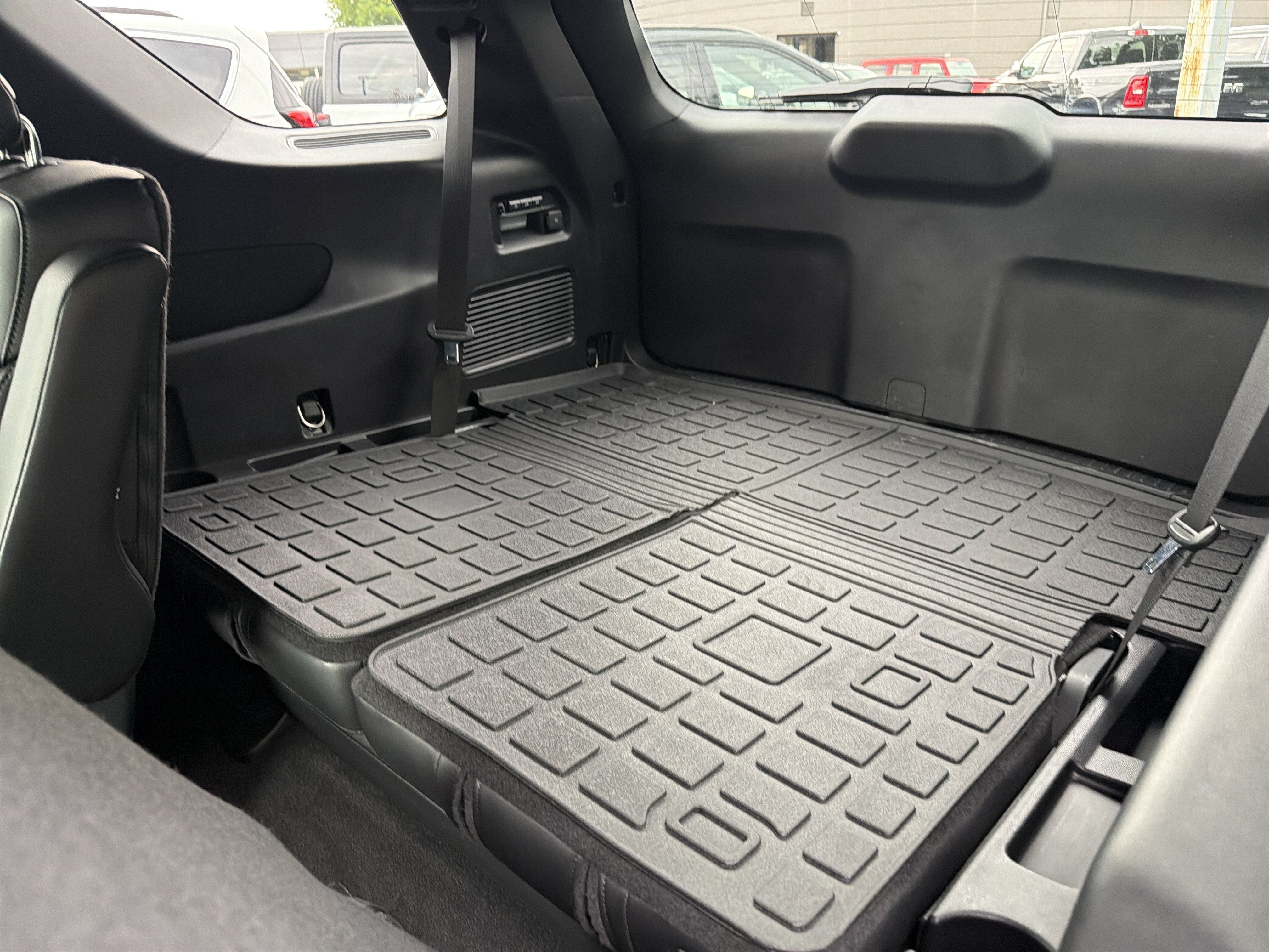 Used 2020 Ford Explorer ST w/ Premium Technology Package AWD/4WD image 11