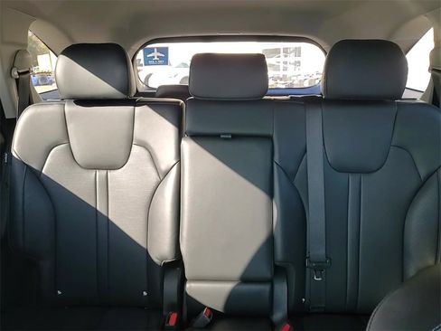 Certified 2025 Kia Sorento S image 21