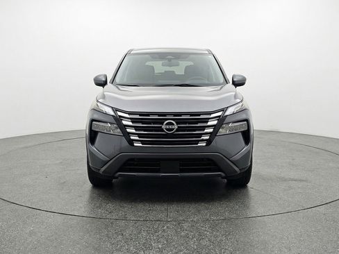 Used 2025 Nissan Rogue SV image 2