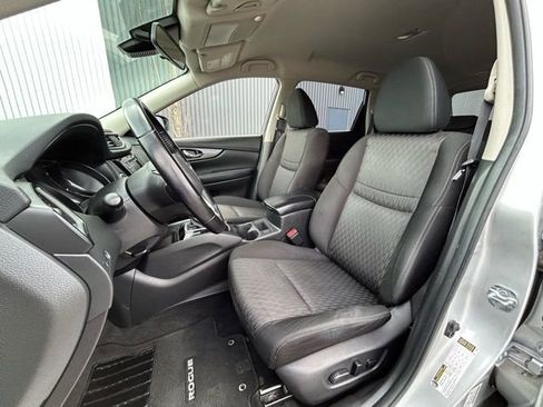 Used 2020 Nissan Rogue SV image 23