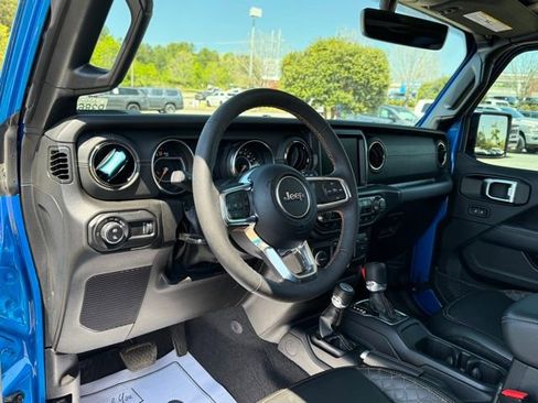 Used 2023 Jeep Gladiator Overland image 16