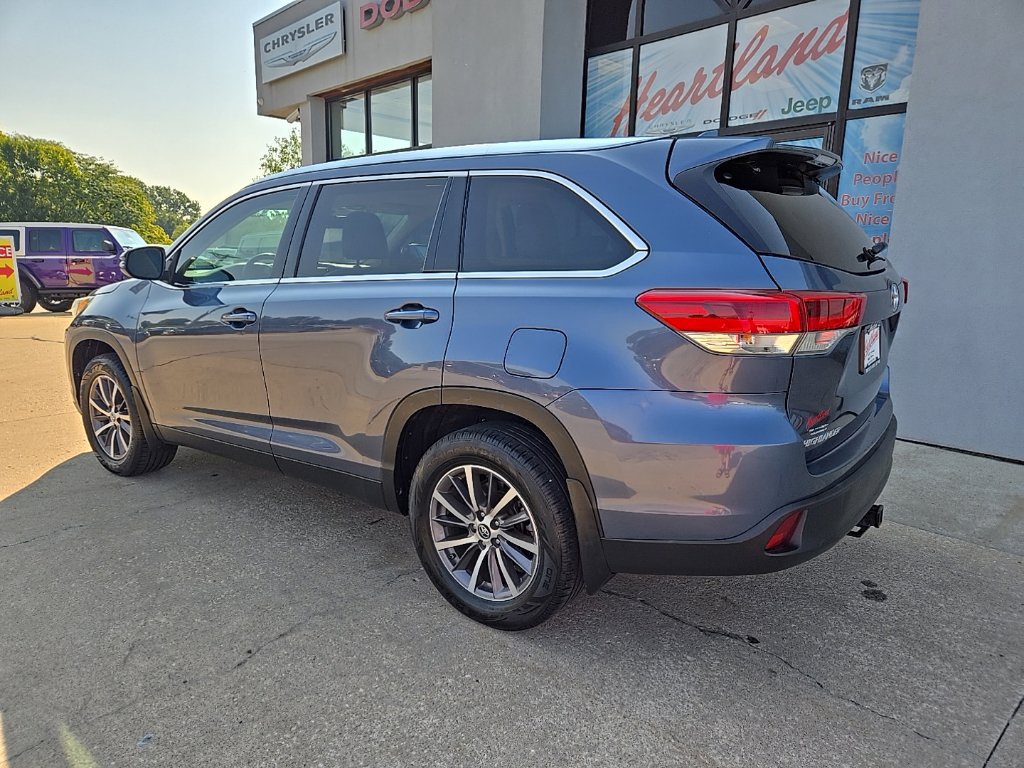 Used 2019 Toyota Highlander XLE FWD image 8