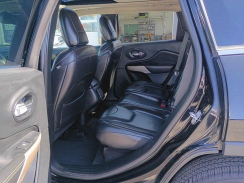 Used 2017 Jeep Cherokee Limited AWD/4WD image 10