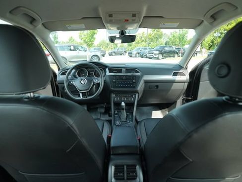 Used 2021 Volkswagen Tiguan SE AWD/4WD image 24