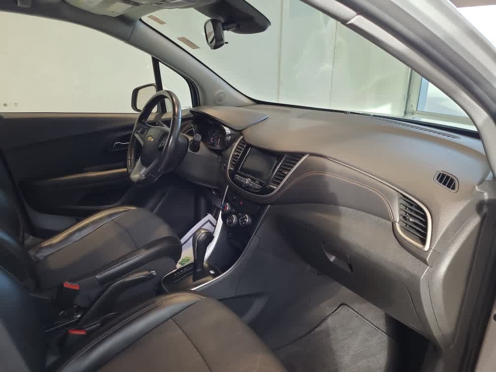 Used 2020 Chevrolet Trax LT w/ Driver Confidence Package FWD image 17