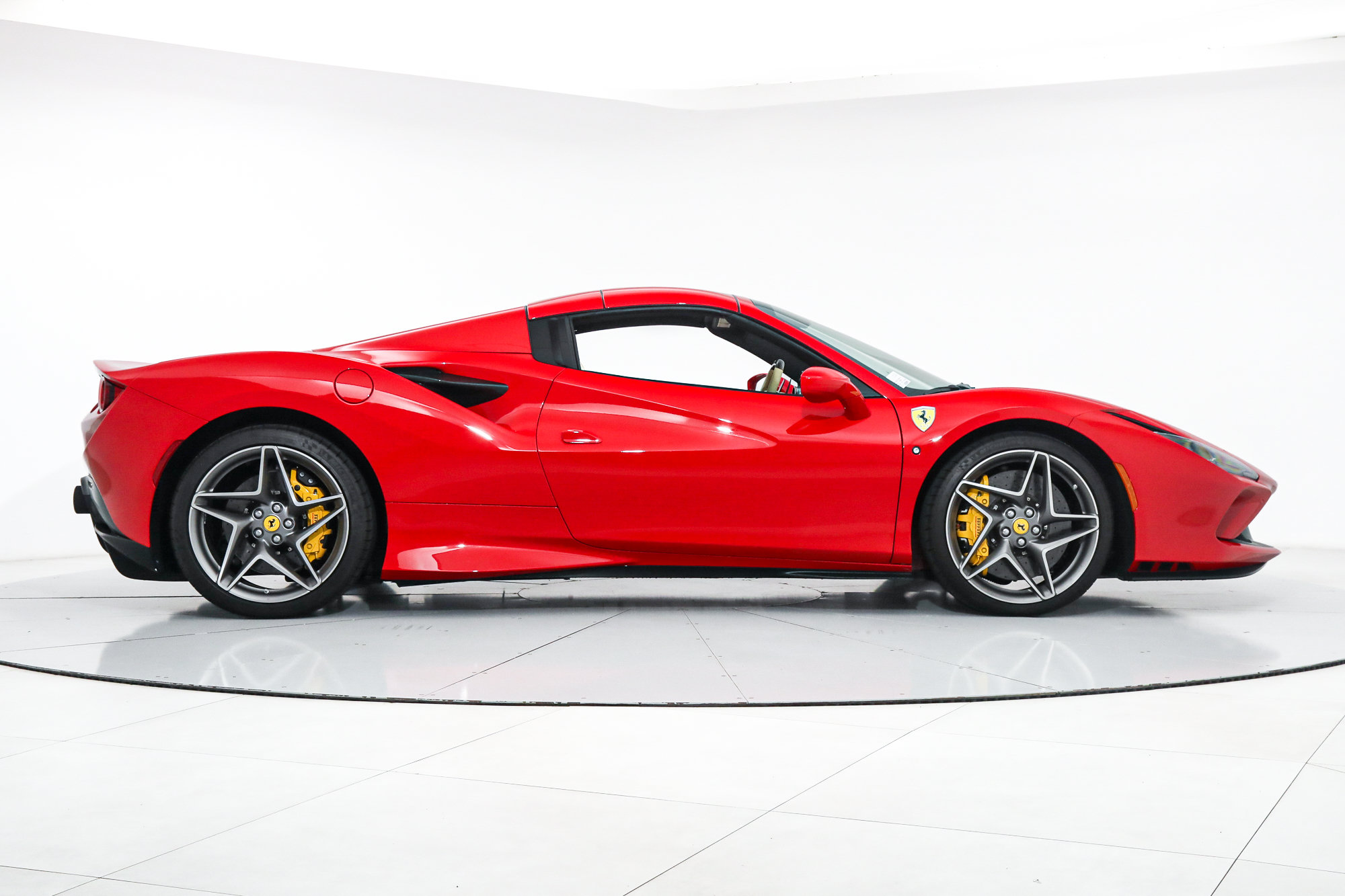 Certified 2022 Ferrari F8 Tributo RWD image 11