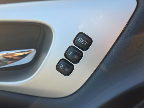 Used 2017 Nissan Pathfinder Platinum FWD image 28