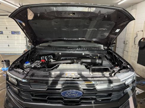 Used 2025 Ford Expedition Active AWD/4WD image 32