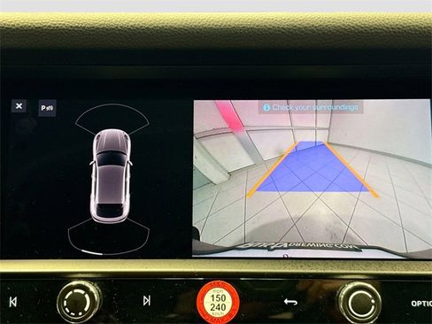 Used 2023 Porsche Macan image 13