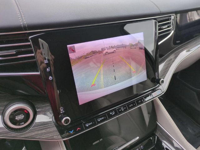 Used 2022 Jeep Wagoneer Series III AWD/4WD image 25