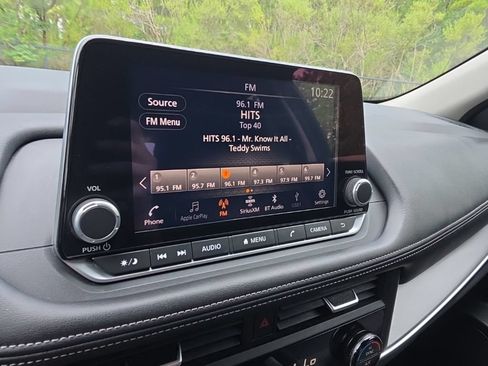 Certified 2025 Nissan Rogue SV FWD image 23