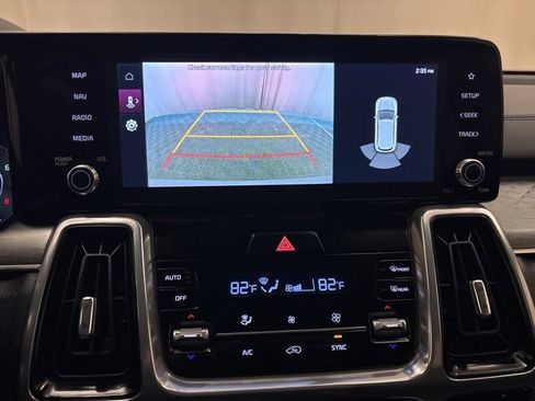 Certified 2023 Kia Sorento SX image 22