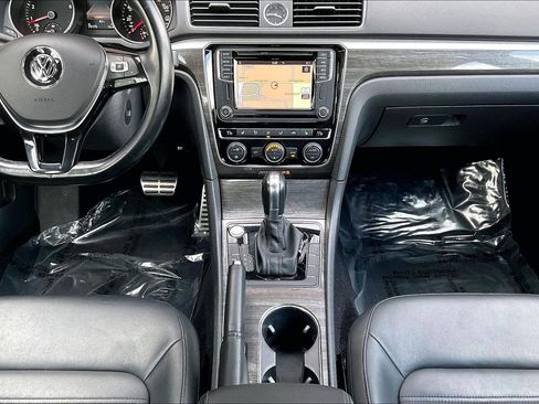 Used 2017 Volkswagen Passat 1.8T SEL Premium image 7