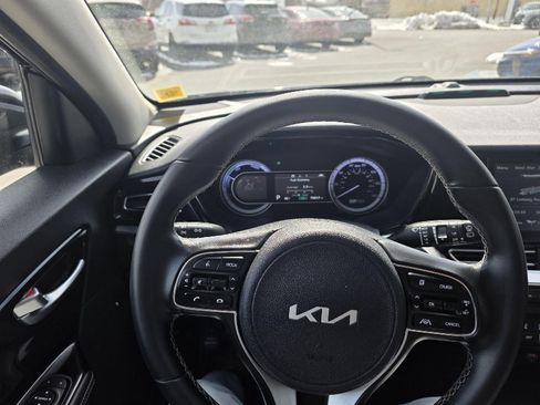 Certified 2022 Kia Niro LXS image 15