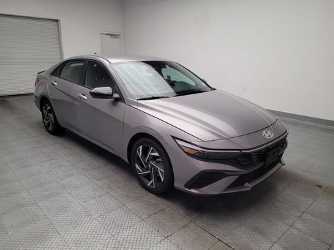 Used 2025 Hyundai Elantra Sport FWD image 13