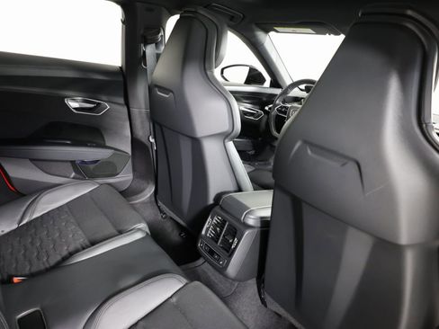 Used 2022 Audi e-tron GT Prestige image 41
