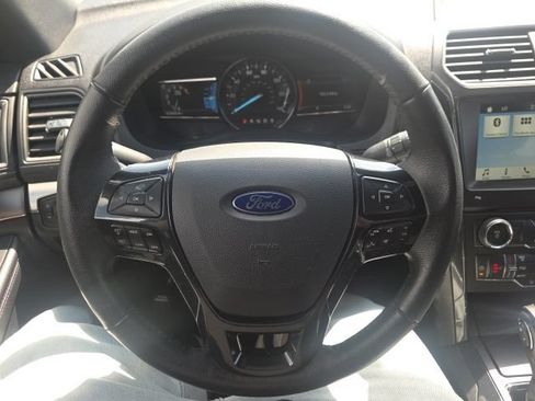 Used 2018 Ford Explorer XLT w/ Equipment Group 202A AWD/4WD image 40