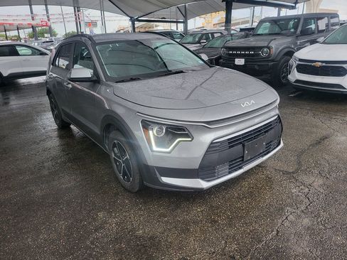 Used 2025 Kia Niro LX FWD image 2