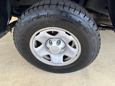 Used 2019 Toyota Tacoma SR AWD/4WD image 31