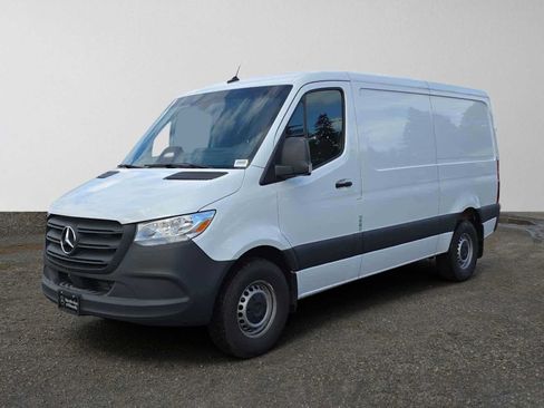 Used 2025 Mercedes-Benz Sprinter 2500 image 7
