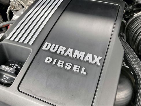 Used 2023 Chevrolet Silverado 1500 LTZ image 32