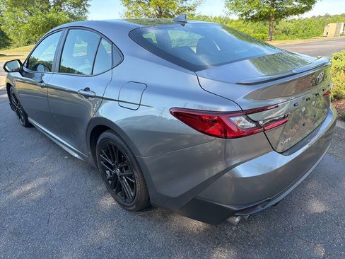 Used 2025 Toyota Camry SE image 7
